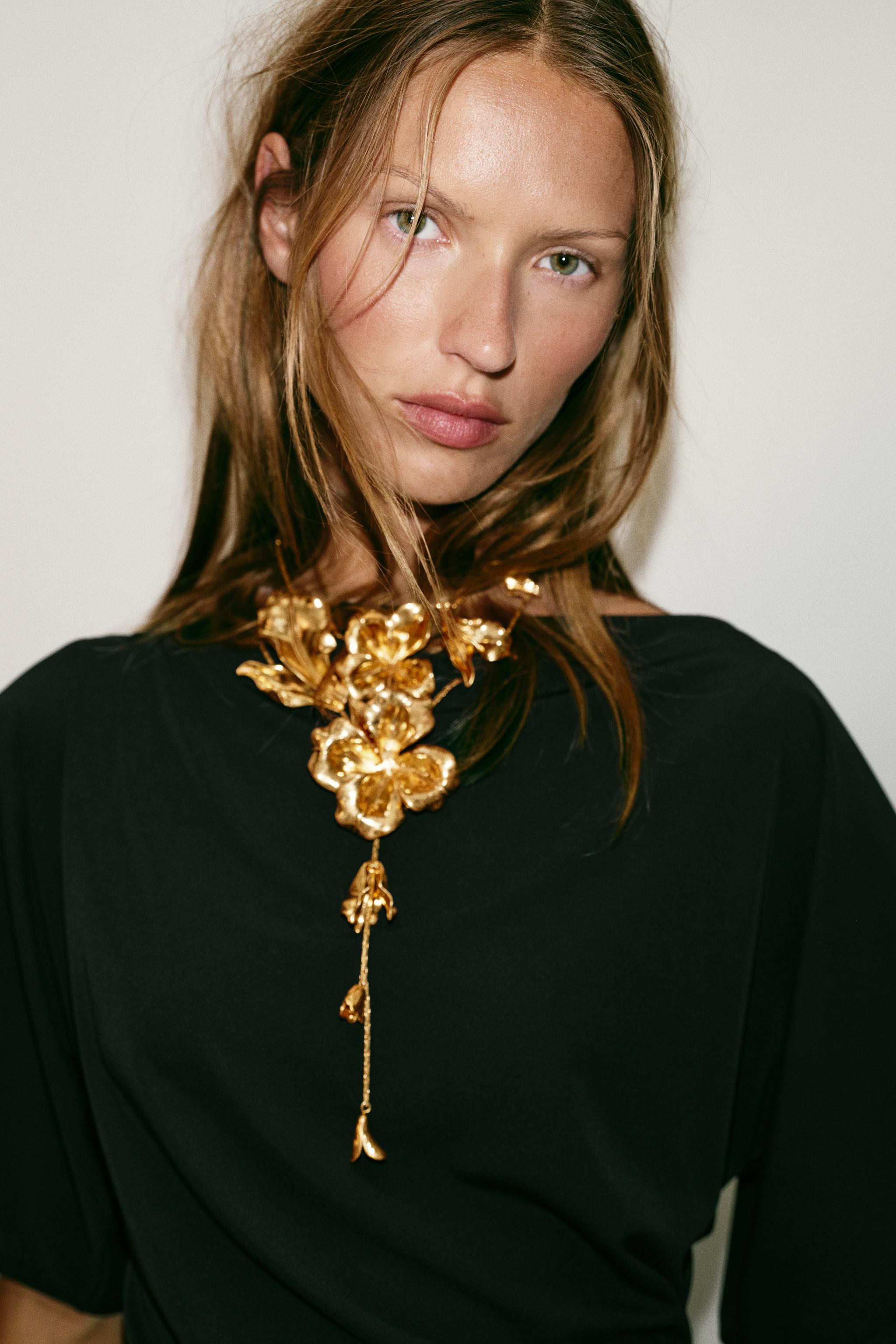 COLLIER DOUBLE MÉTALLIQUE FLEURS